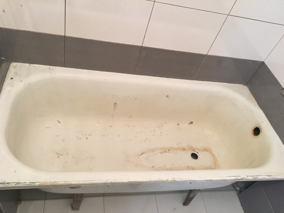 Акриловая вставка в чугунную ванну 150х70