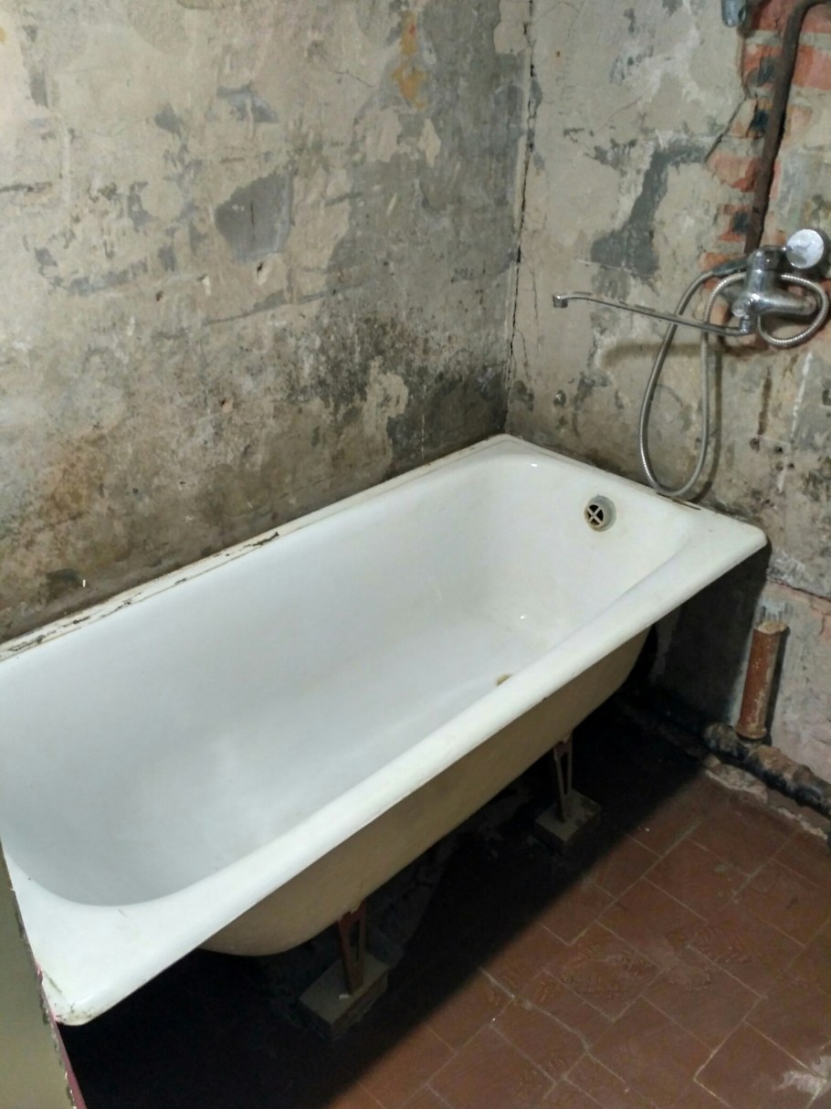 Ванна на мусорке