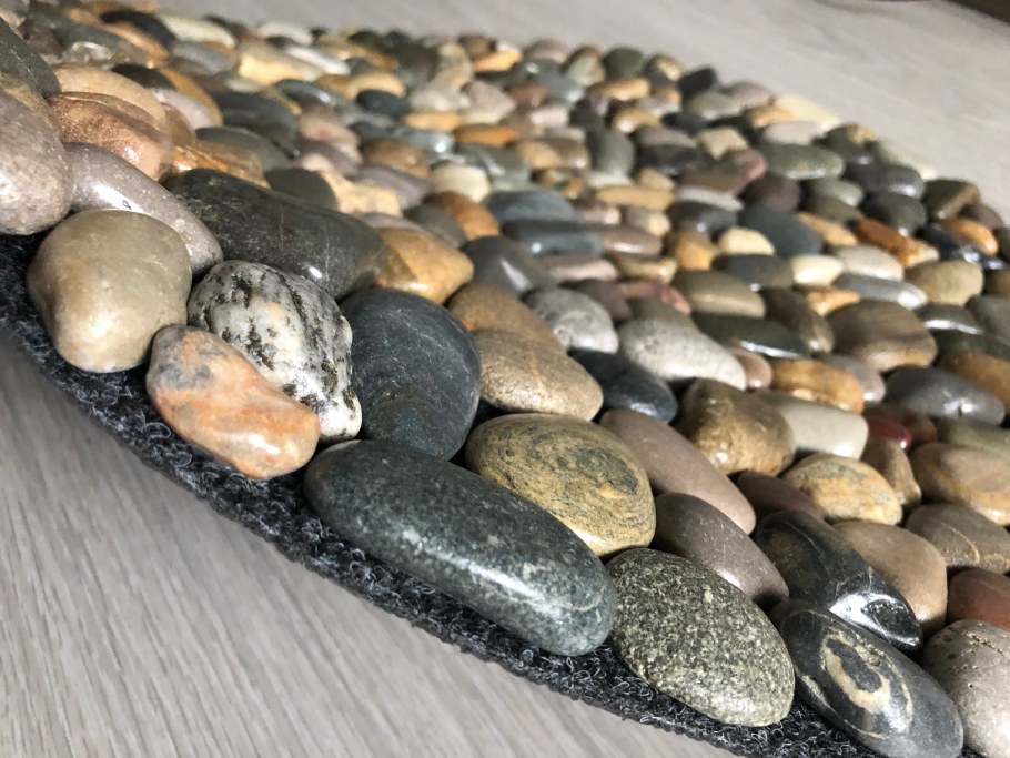 Морские камушки в интерьере