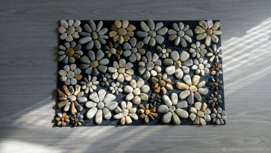 Панно из камней