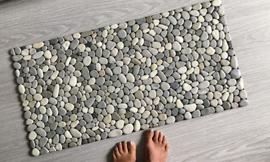 Коврик из камней для ванной