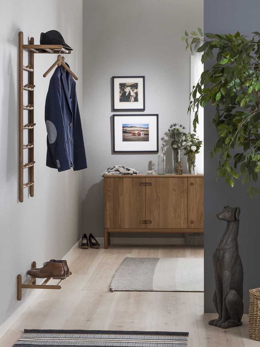 Небольшая вешалка в прихожую