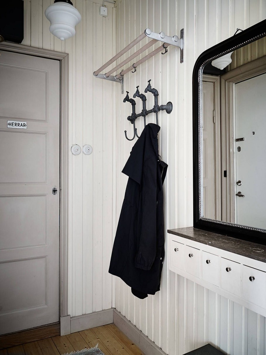 Интерьерные вешалки в прихожую