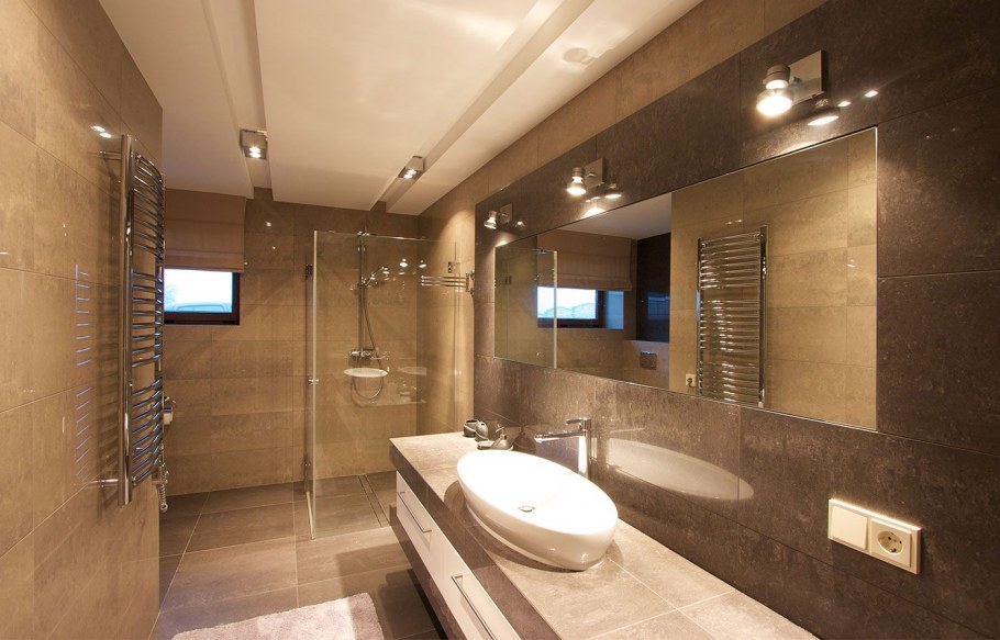 Однотонная бежевая ванная комната 6 кв.м.