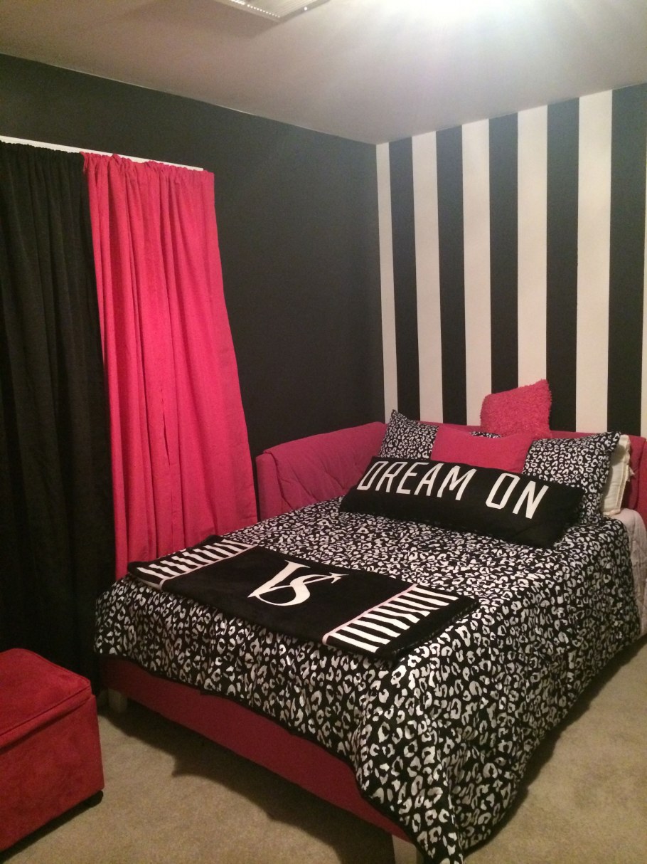 Черно розовая спальня