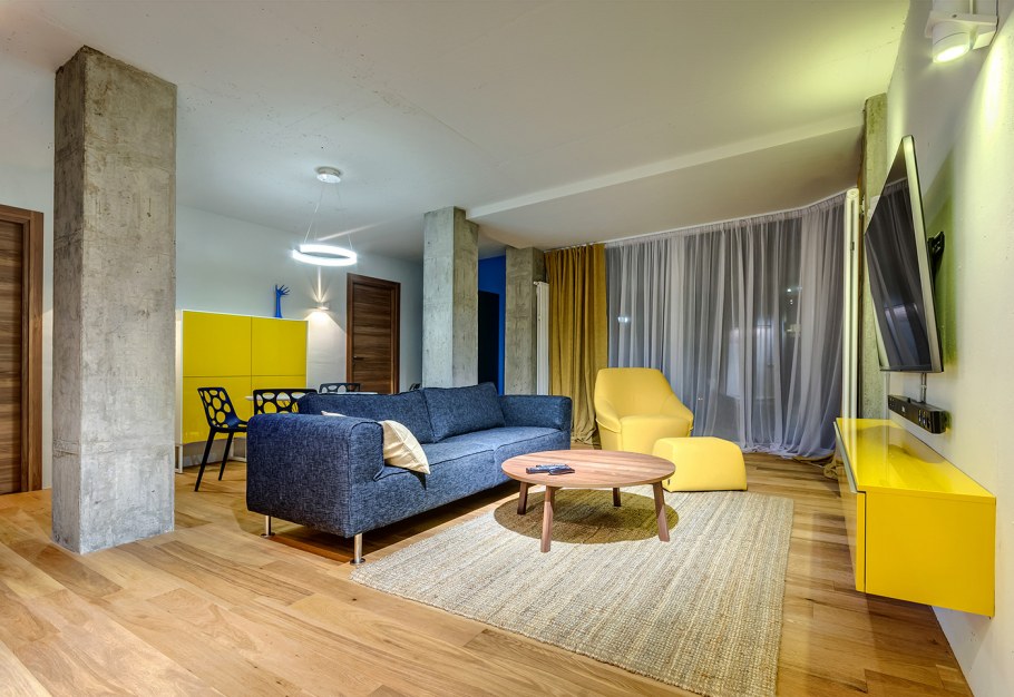 Желто бирюзовая кухня