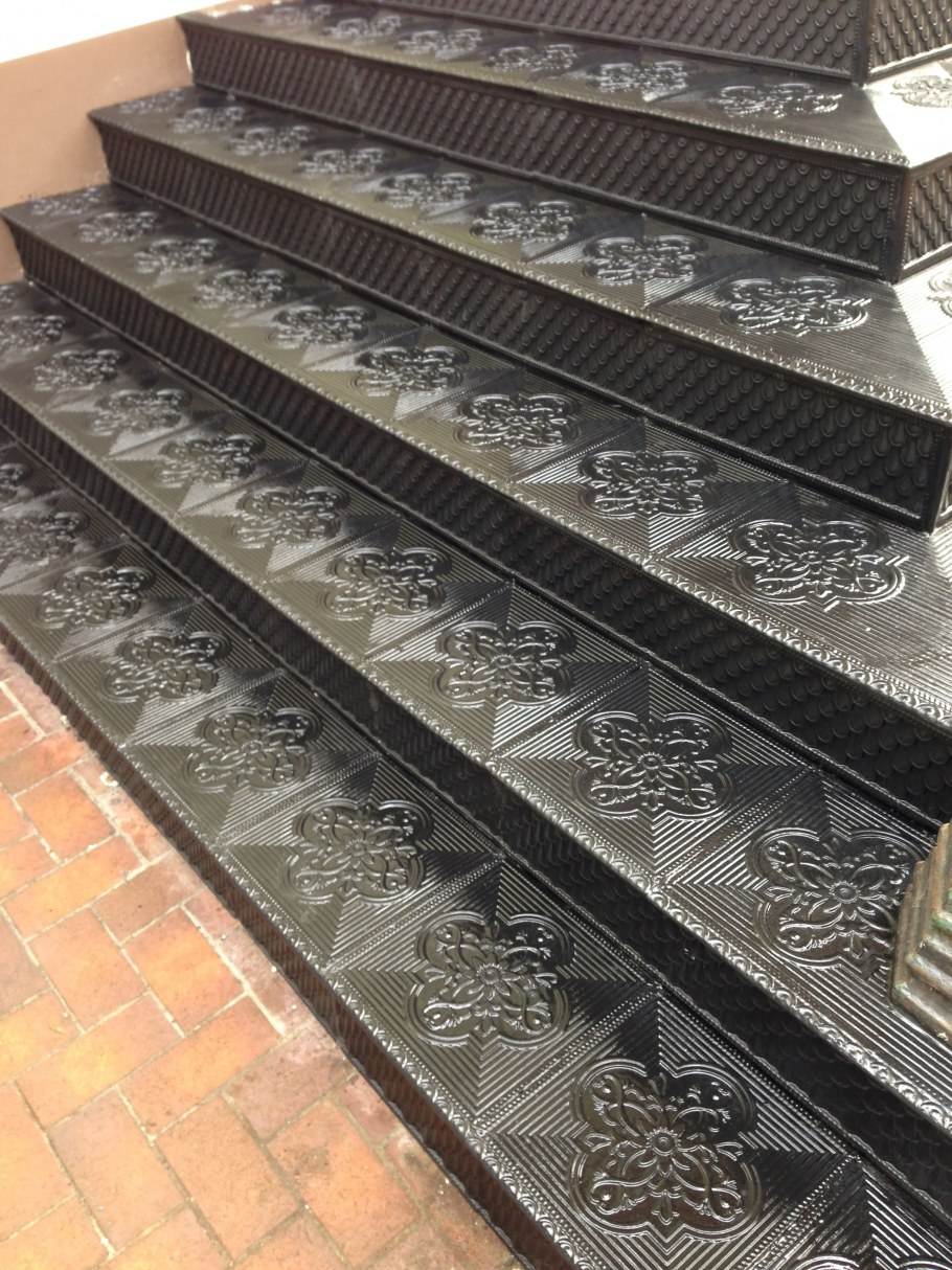 Чугунная плитка из храма