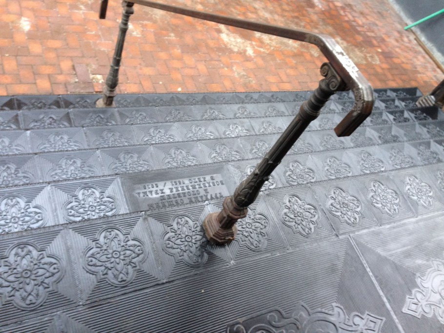 Плитка чугунная напольная