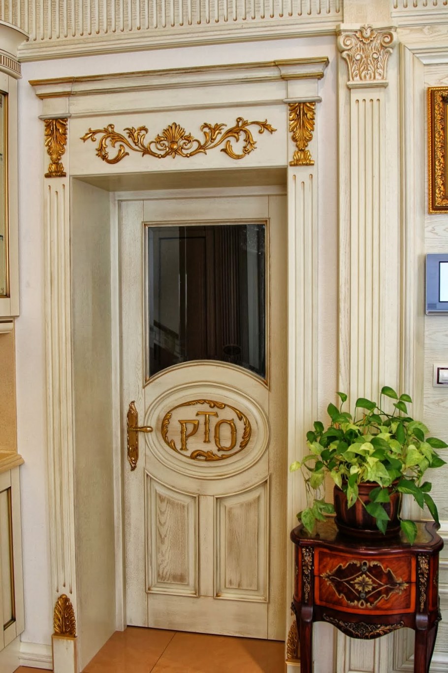 Двери из ясеня в интерьере