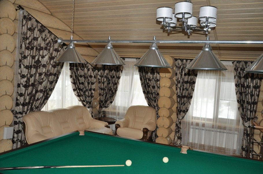 Шторы и портьеры для бильярдного зала