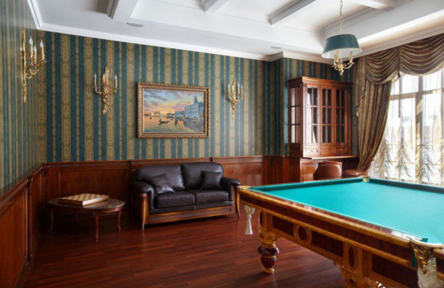 Изумрудные шторы в гостиной