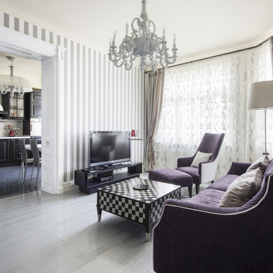 Черная люстра в спальне