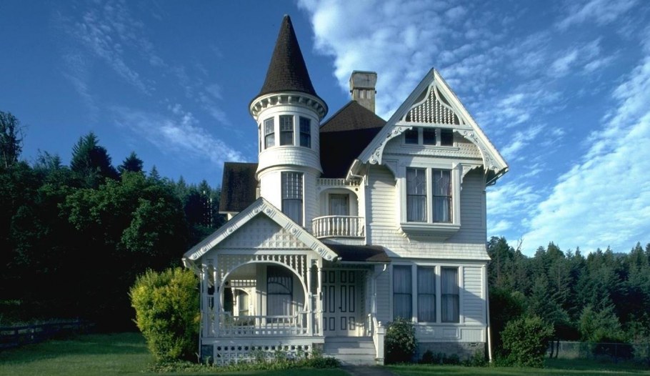 Особняк в стиле Ампир с башенками