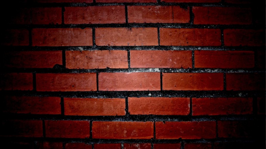 Кирпичная стена
