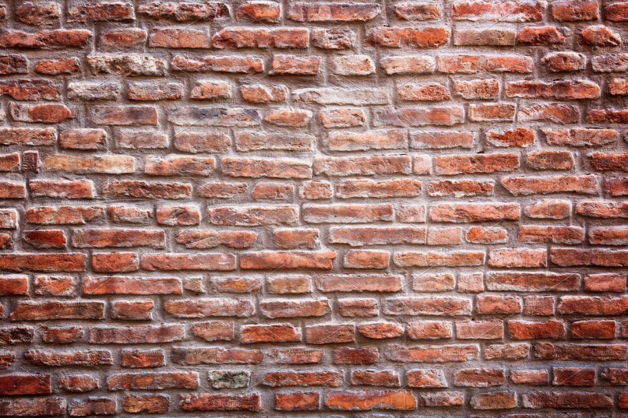 Стена из кирпича