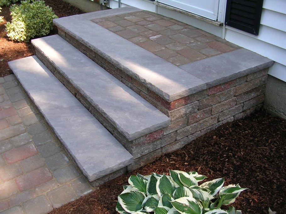 Облицовка крыльца камнем