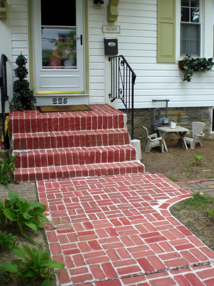 Клумба у крыльца