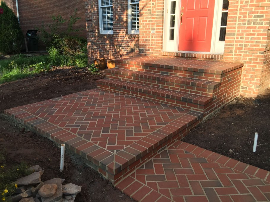 Дорожка к крыльцу