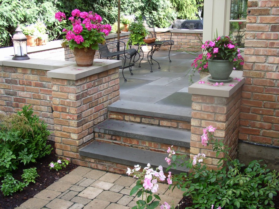 Дорожка до крыльца