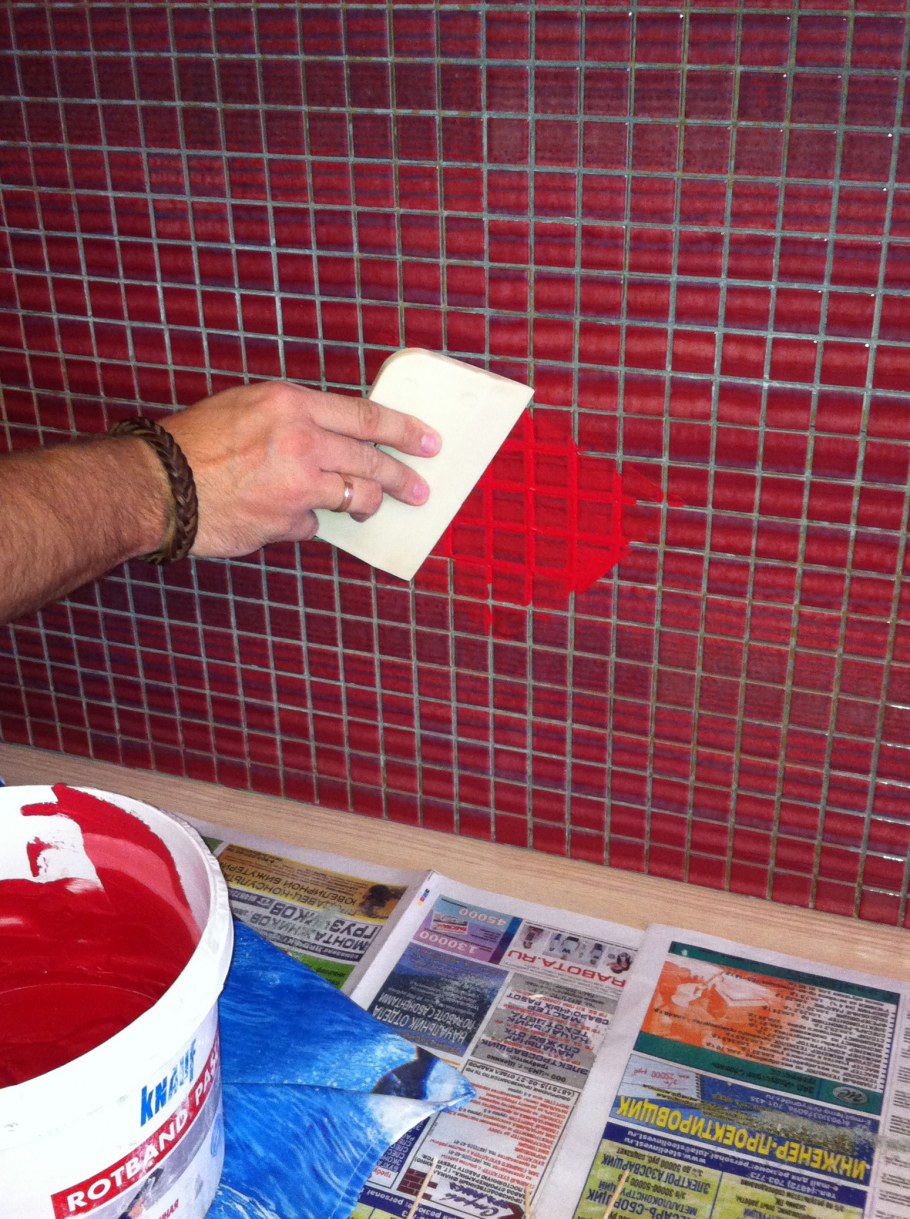 Золотая мозаика в ванной