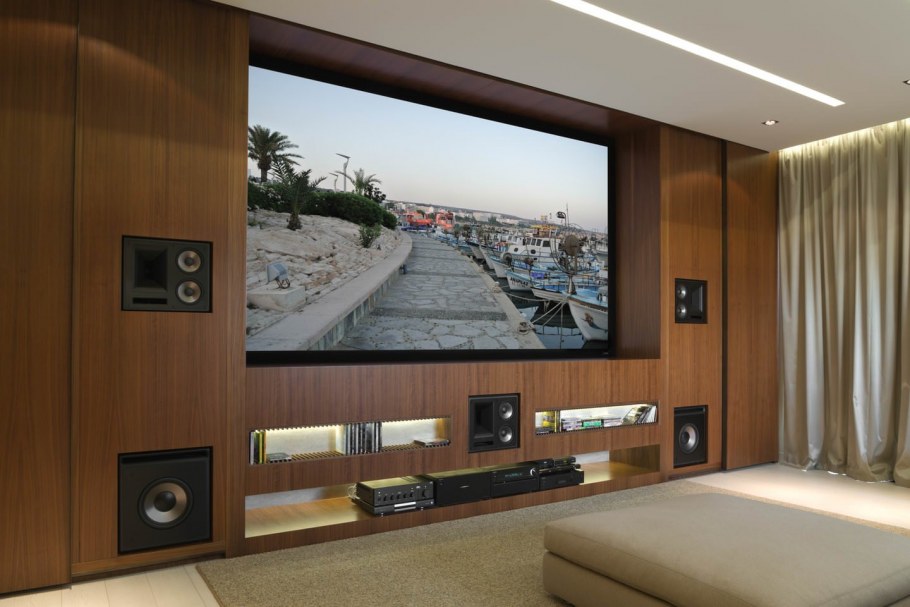 Встроенные шкафы для маленькой спальни