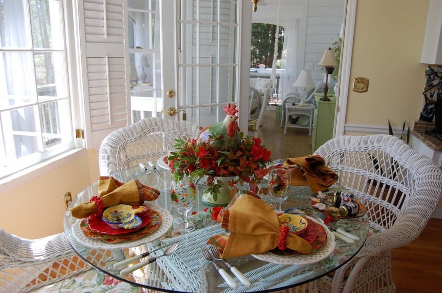 Украшение праздничного стола в стиле Прованс