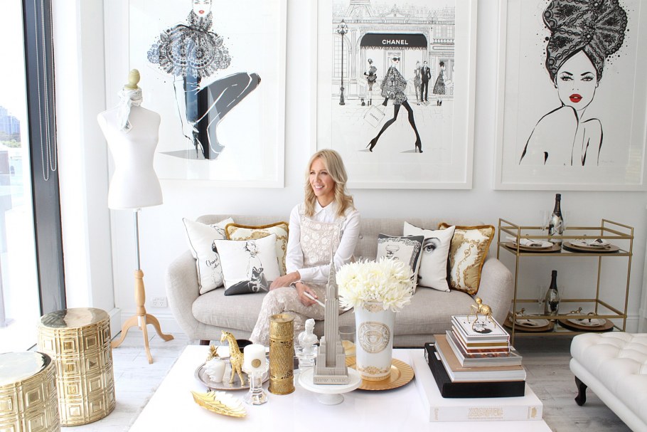 Красавица тонущая в роскоши и мехах