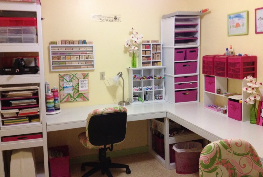 Мебель для швейного уголка в квартире