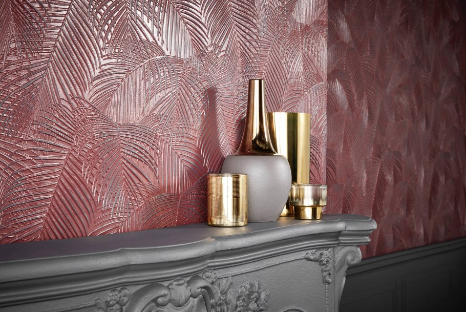 Поталь на стене