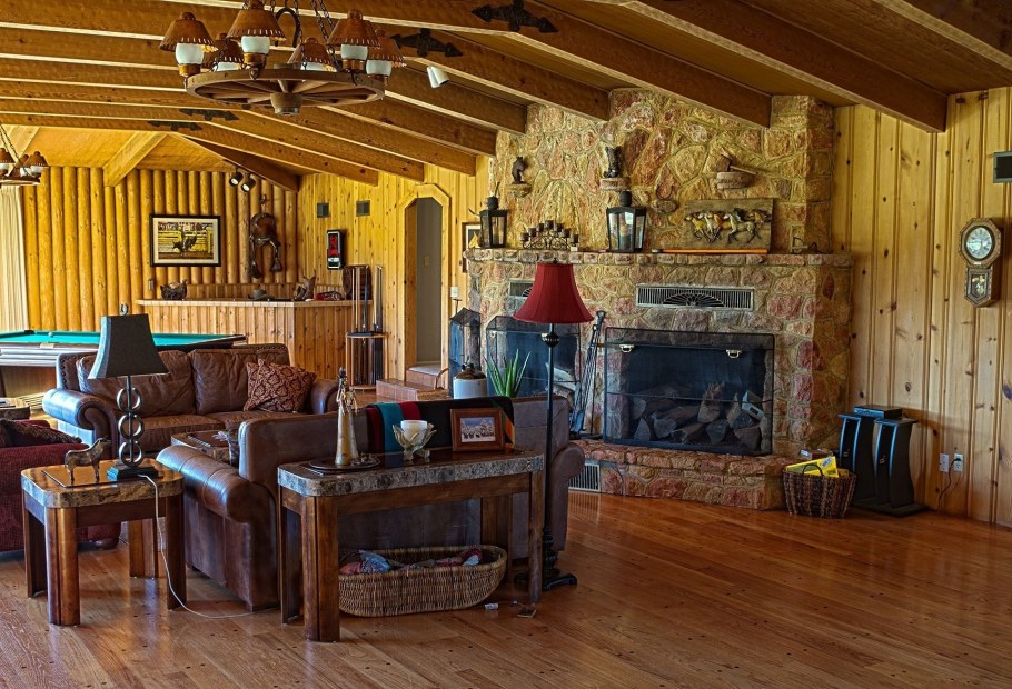 Интерьер комнаты под старину