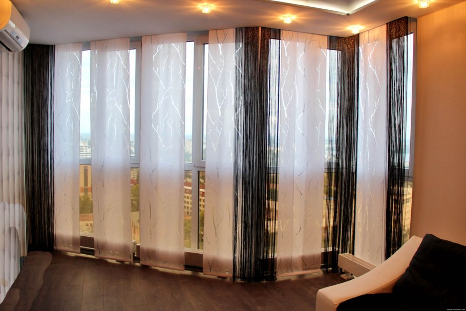 Японские шторы в интерьере гостиной