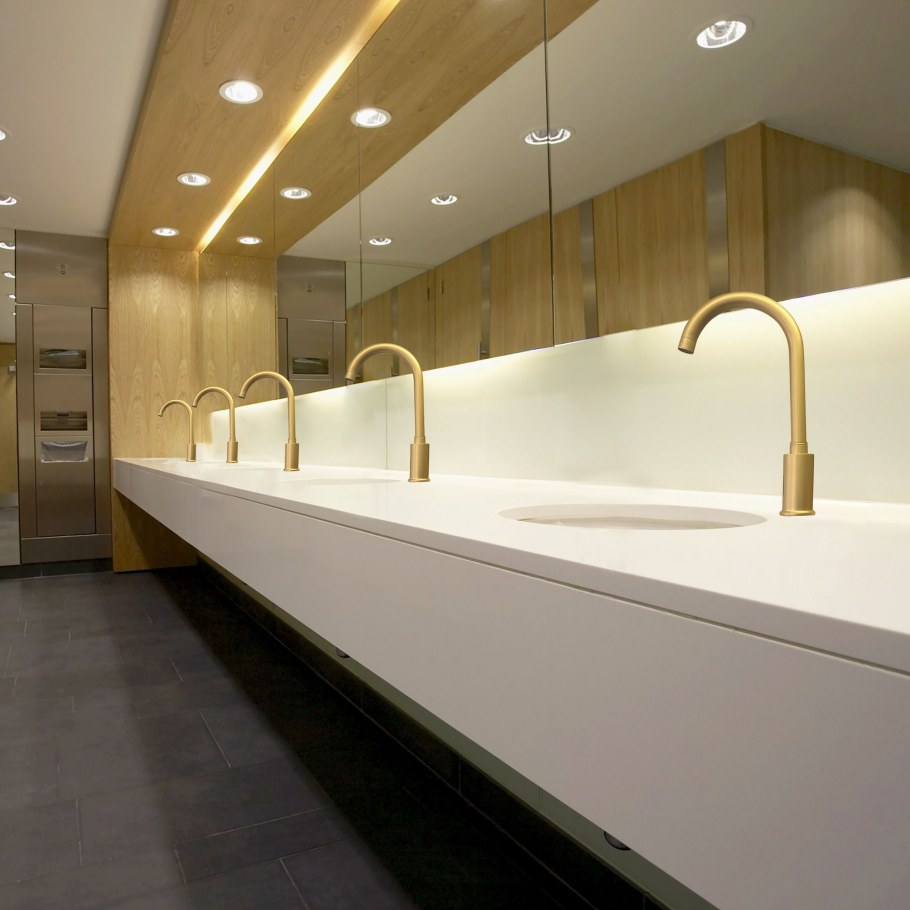 Интерьер туалета в ресторане