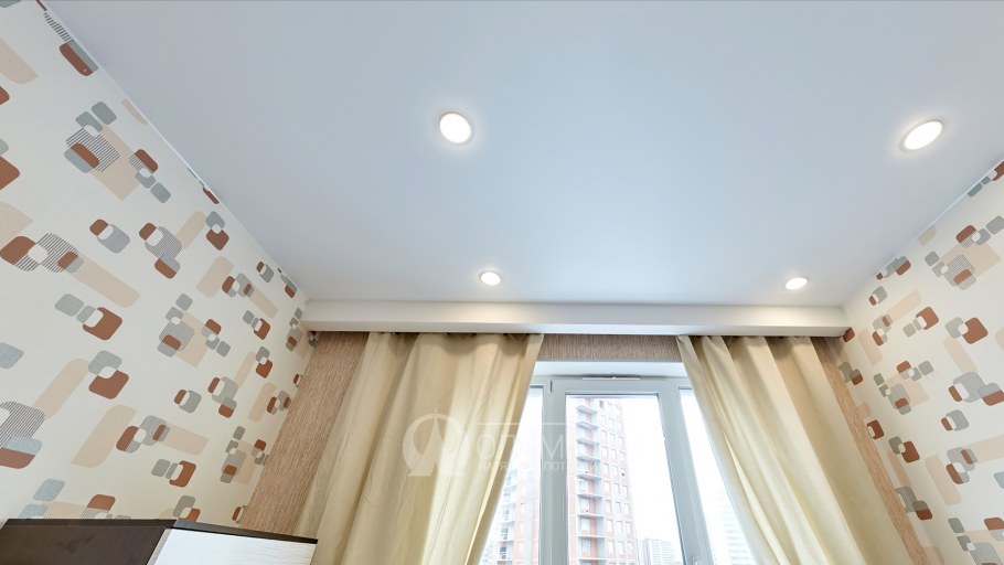 Натяжной потолок с загибом