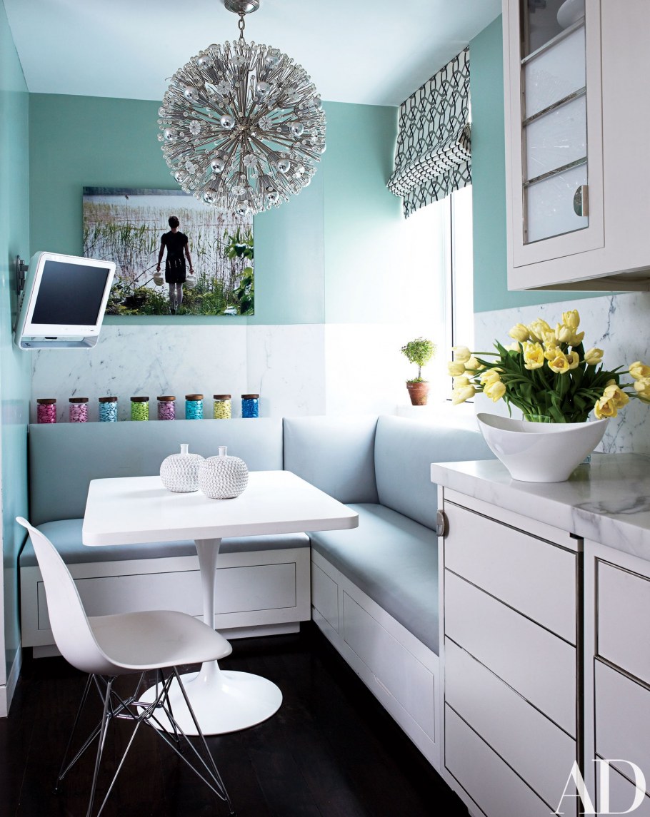 Диван на маленькой кухне