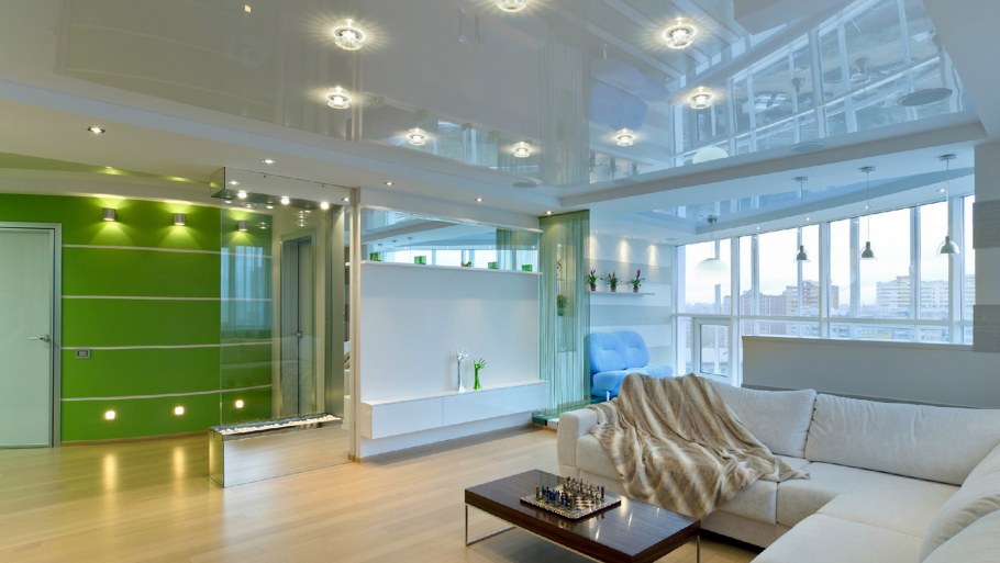 Глянцевый натяжной потолок