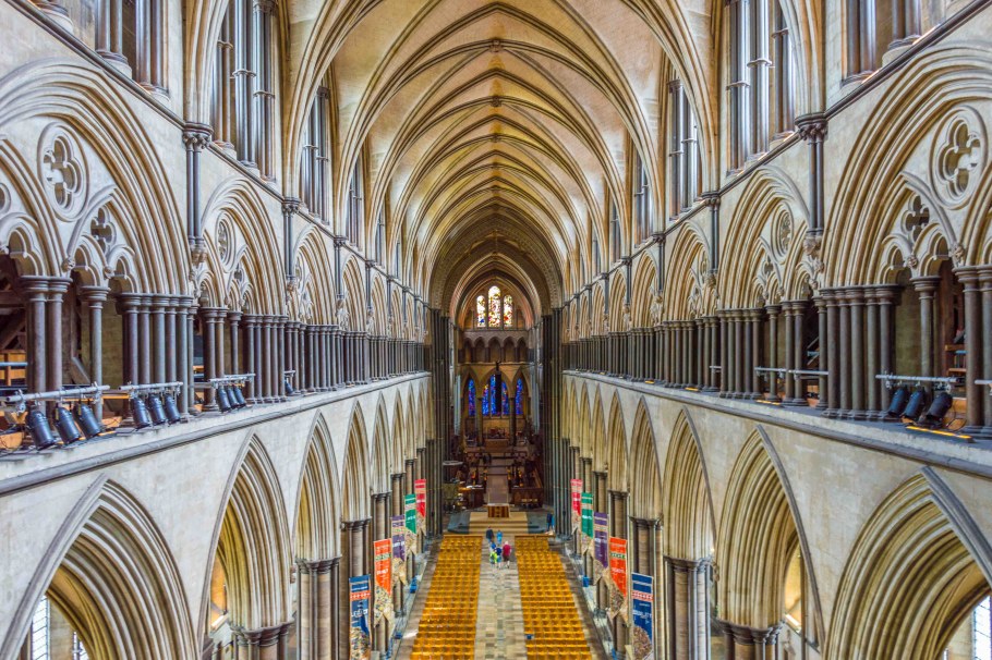 Готический собор трифорий