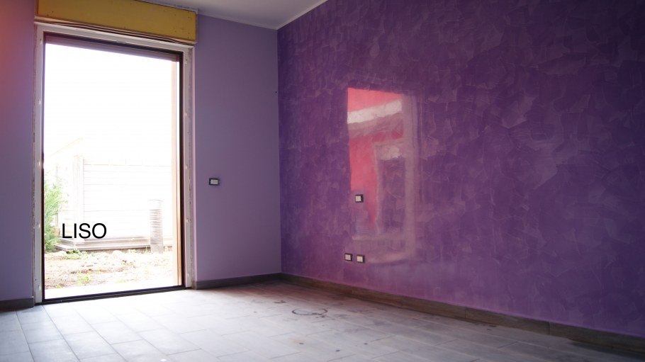 Современная гостиная с камином