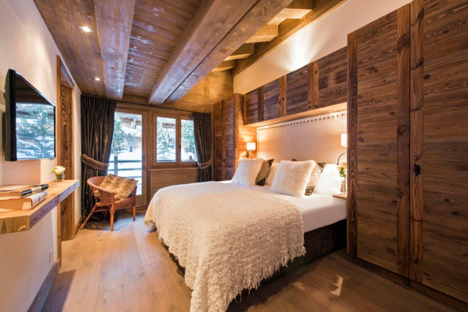 Оружейная комната в стиле Шале