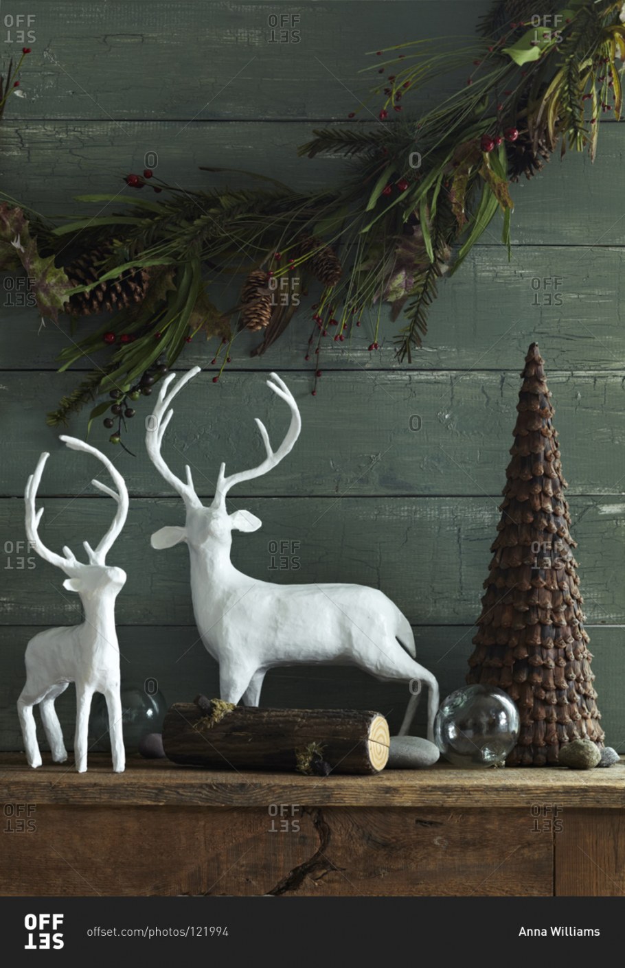 Новогодний интерьер в деревянном доме