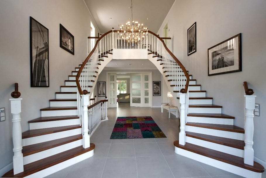 Лестница в коттедже