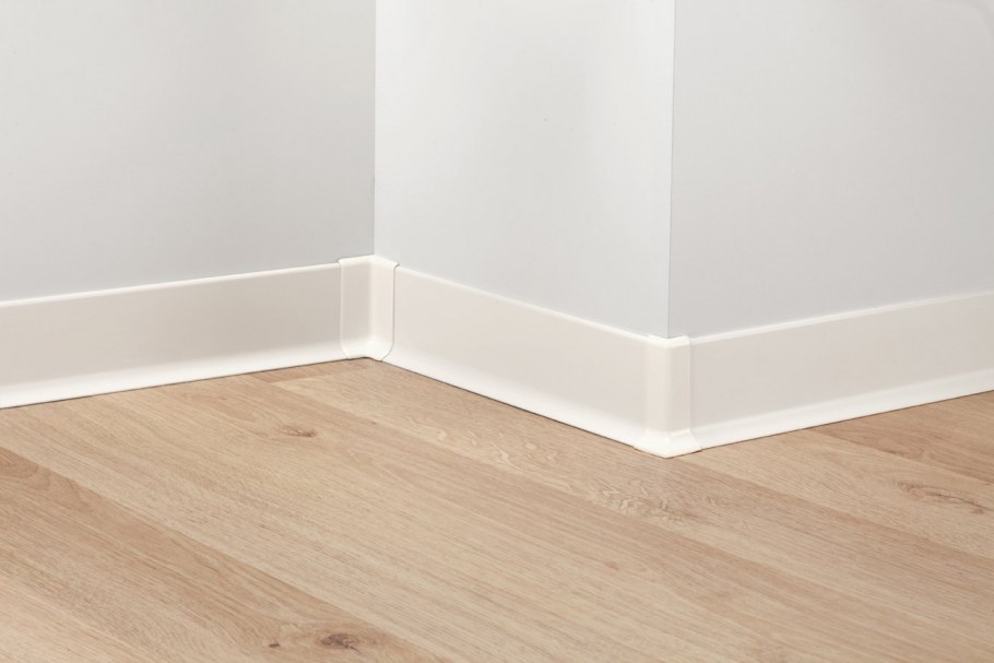 Напольный плинтус Base 5032