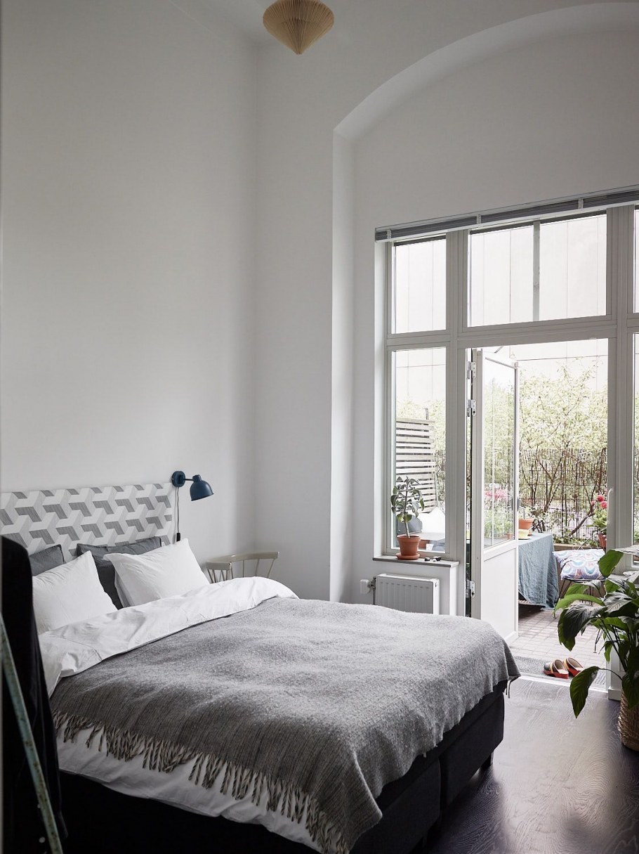 Стеклянная перегородка в спальне