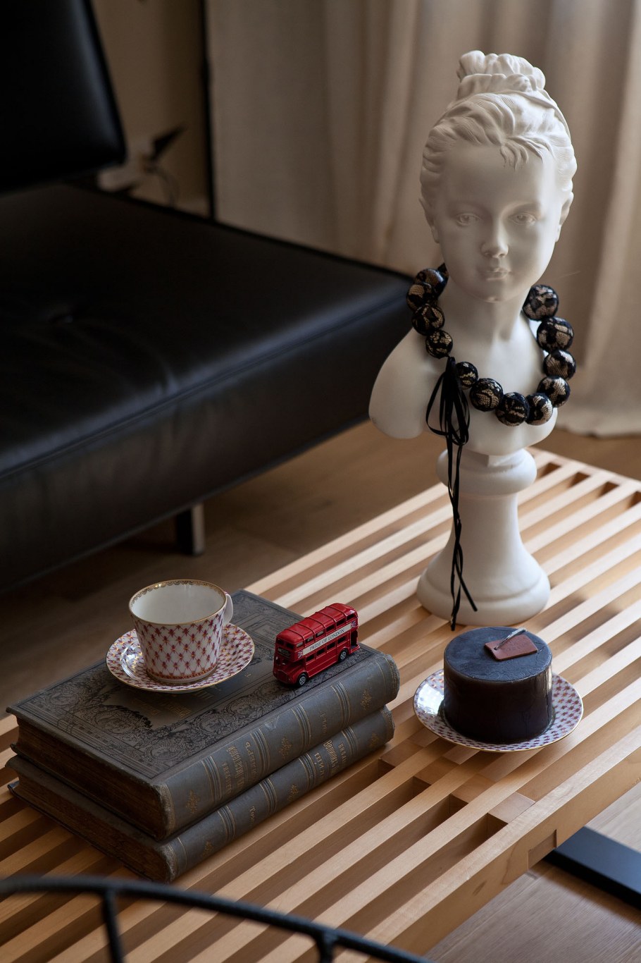 Статуэтки для интерьера квартиры