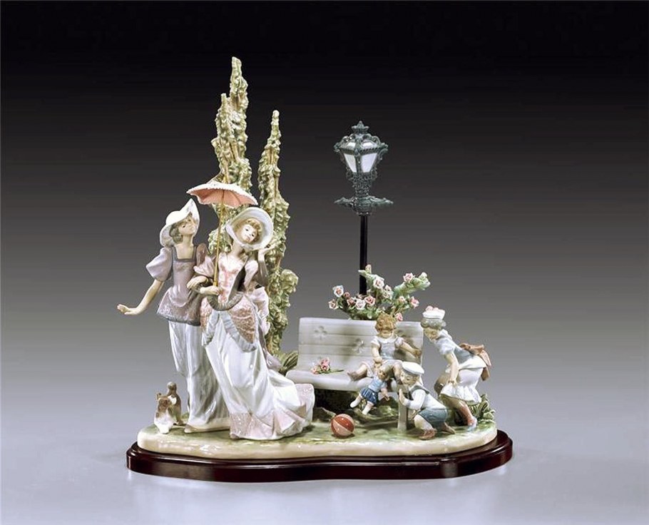 Фигурки стеклянные фарфоровые