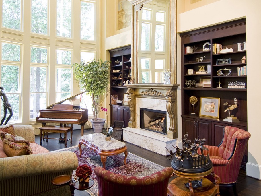 Гостиная с роялем в классическом стиле