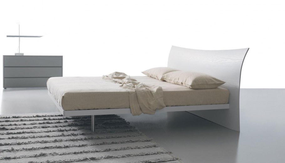 Кровать двуспальная с изогнутым изголовьем