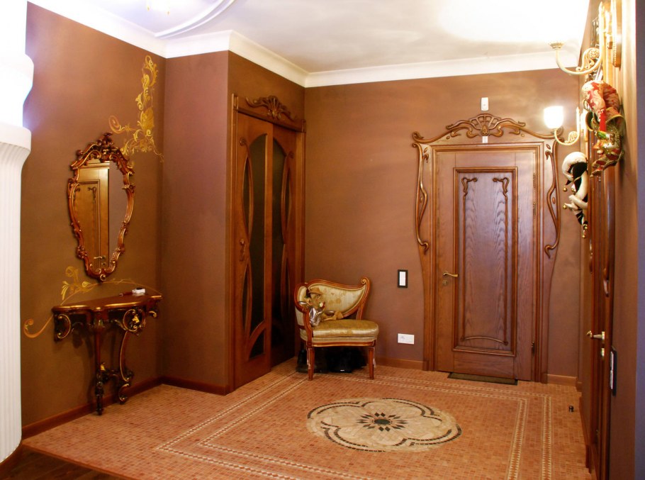 Маленький коридор в стиле Ампир