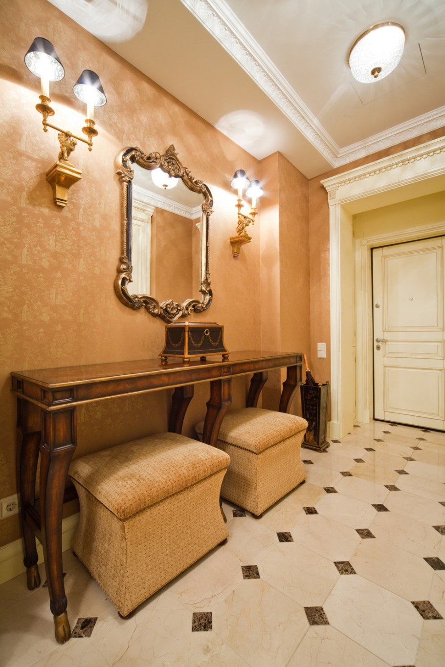 Фреска в прихожую в классическом стиле