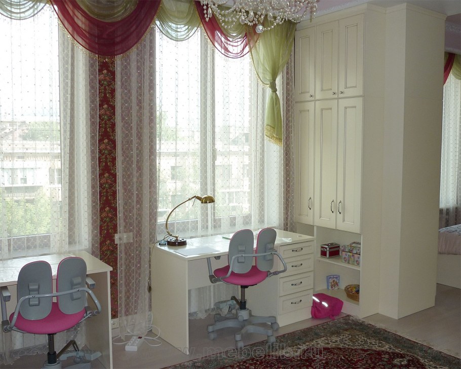 Детская для девочки с 2 окнами