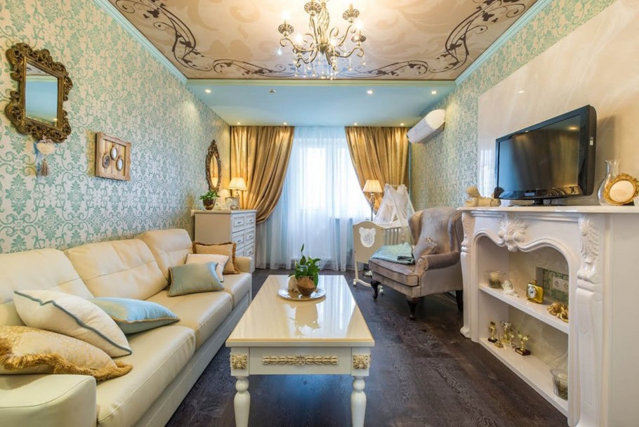 Красивый потолок в комнате